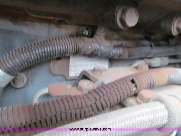 image for item A8201 2005 Freightliner Columbia semi truck