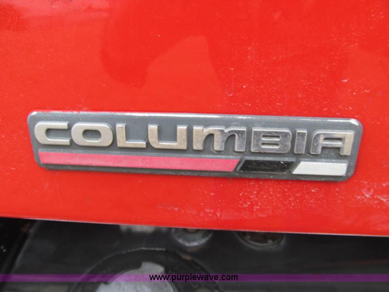 image for item A8201 2005 Freightliner Columbia semi truck