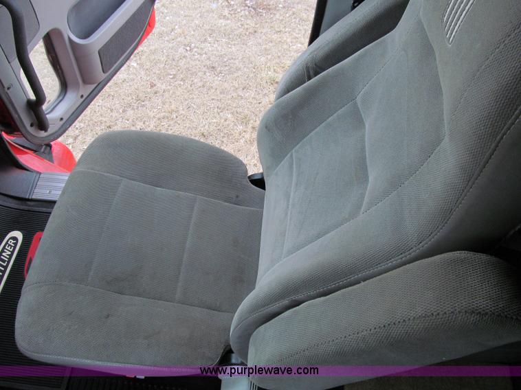 image for item A8201 2005 Freightliner Columbia semi truck