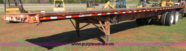 image for item B2271 1996 Great Dane expandable flatbed trailer