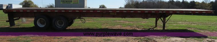 image for item B2271 1996 Great Dane expandable flatbed trailer