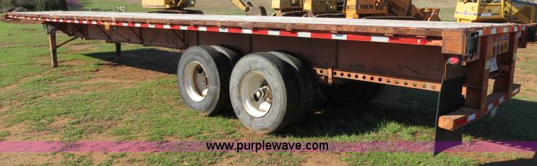 image for item B2271 1996 Great Dane expandable flatbed trailer