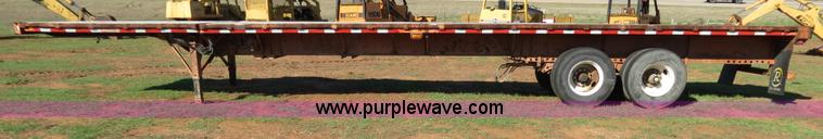 image for item B2271 1996 Great Dane expandable flatbed trailer