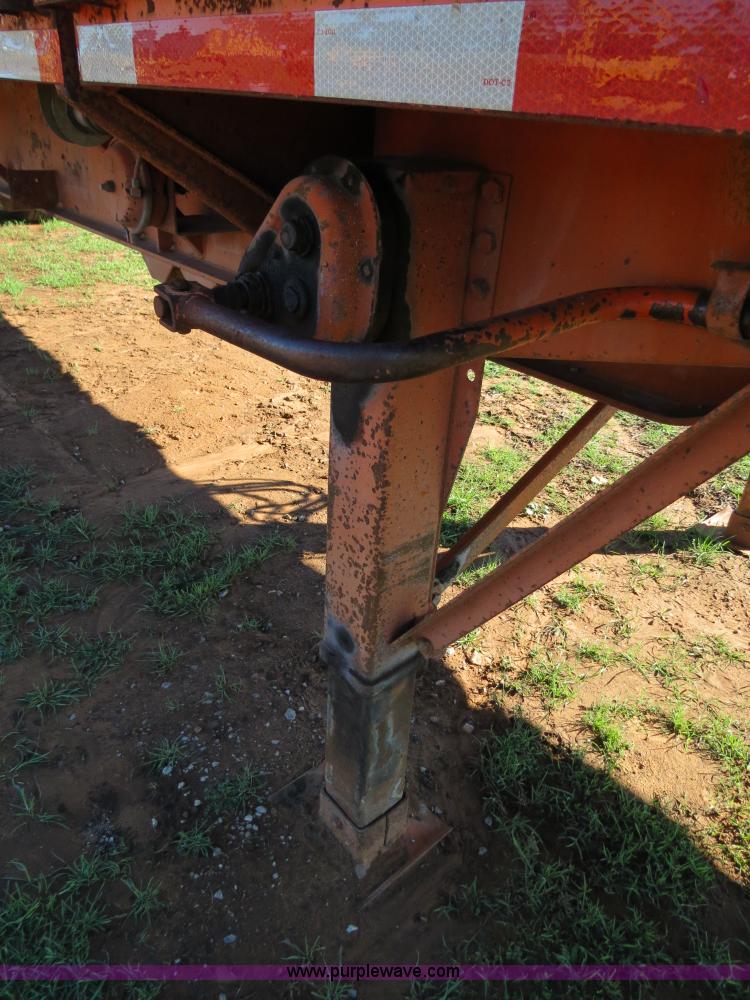 image for item B2271 1996 Great Dane expandable flatbed trailer