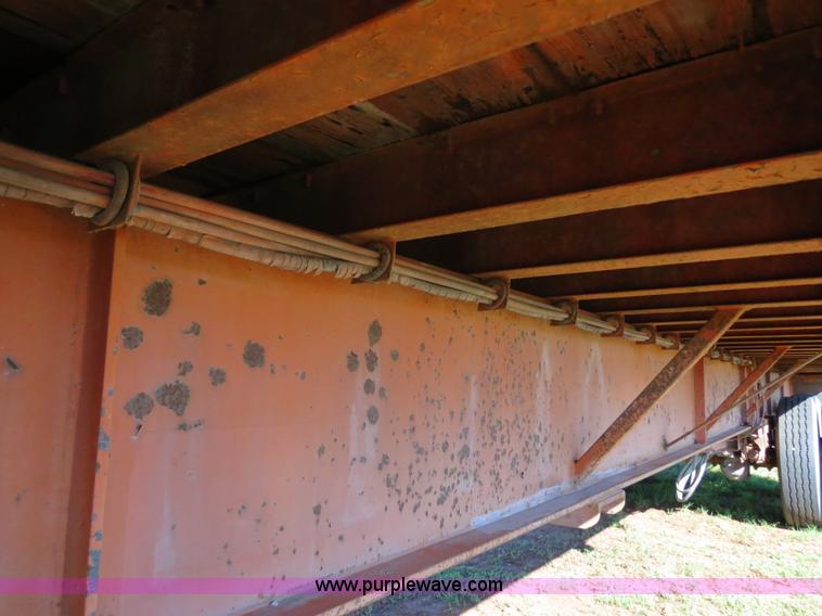 image for item B2271 1996 Great Dane expandable flatbed trailer