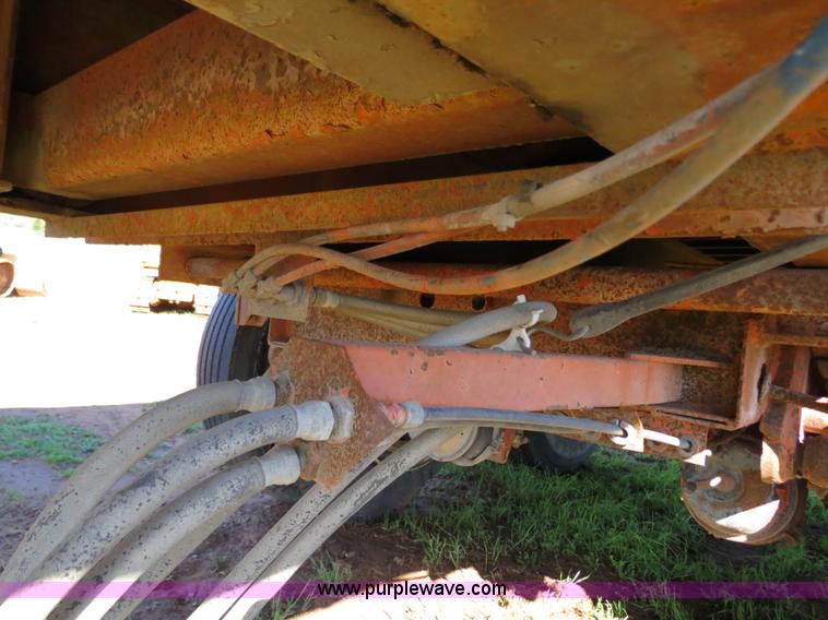 image for item B2271 1996 Great Dane expandable flatbed trailer