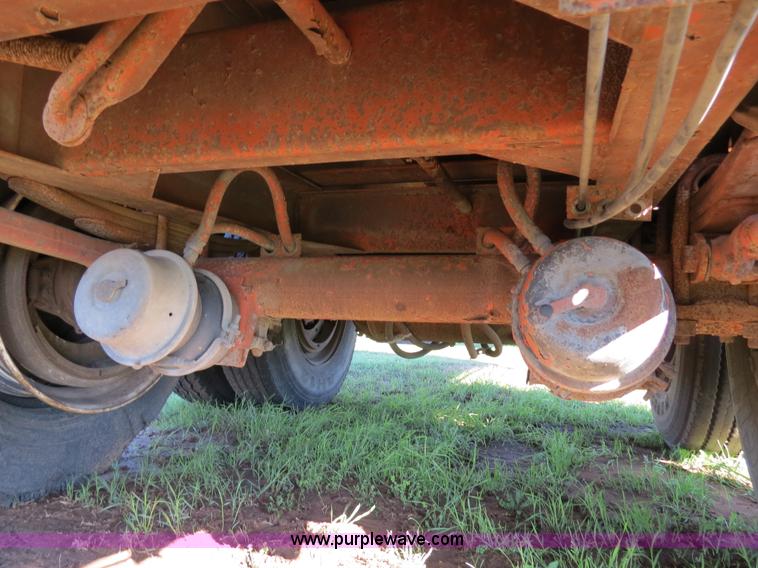 image for item B2271 1996 Great Dane expandable flatbed trailer