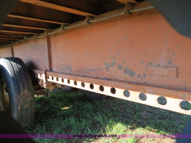 image for item B2271 1996 Great Dane expandable flatbed trailer