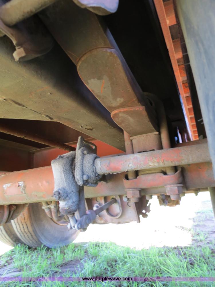 image for item B2271 1996 Great Dane expandable flatbed trailer