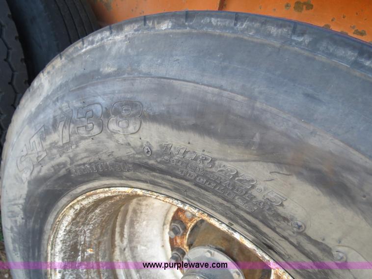 image for item B2271 1996 Great Dane expandable flatbed trailer