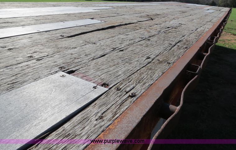 image for item B2271 1996 Great Dane expandable flatbed trailer