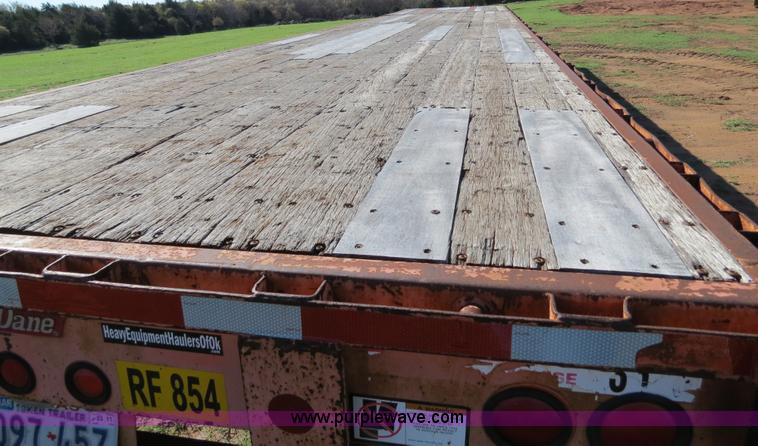 image for item B2271 1996 Great Dane expandable flatbed trailer