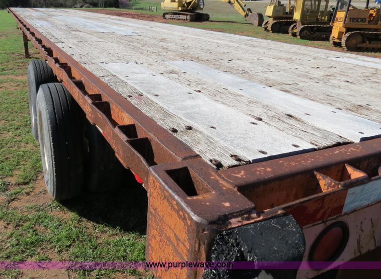 image for item B2271 1996 Great Dane expandable flatbed trailer