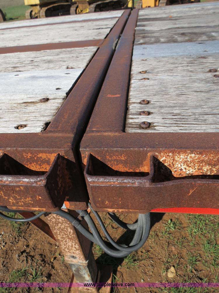 image for item B2271 1996 Great Dane expandable flatbed trailer