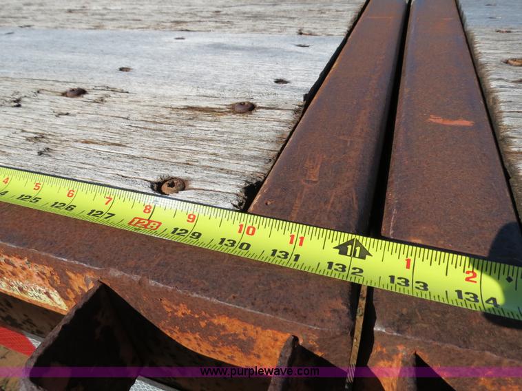 image for item B2271 1996 Great Dane expandable flatbed trailer