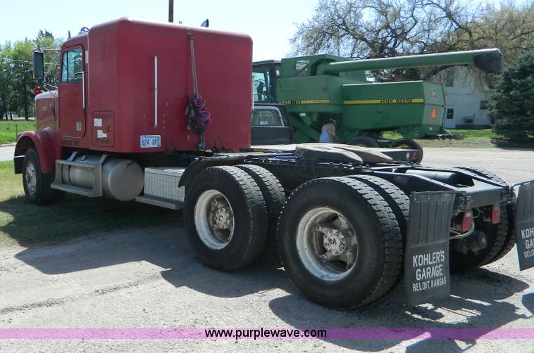 image for item B3608 1988 Freightliner FLC-64T semi truck