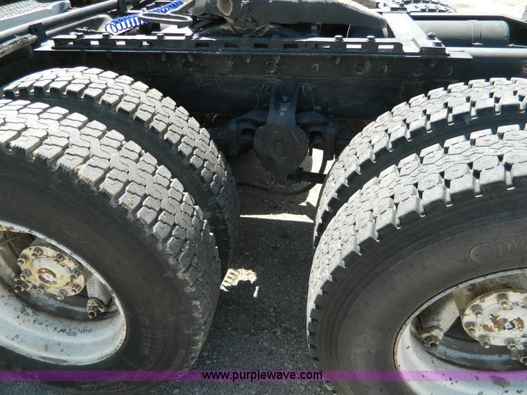 image for item B3608 1988 Freightliner FLC-64T semi truck