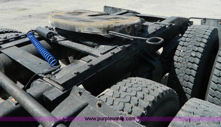 image for item B3608 1988 Freightliner FLC-64T semi truck