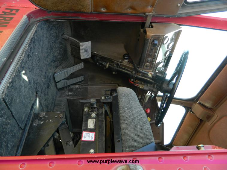 image for item B3608 1988 Freightliner FLC-64T semi truck