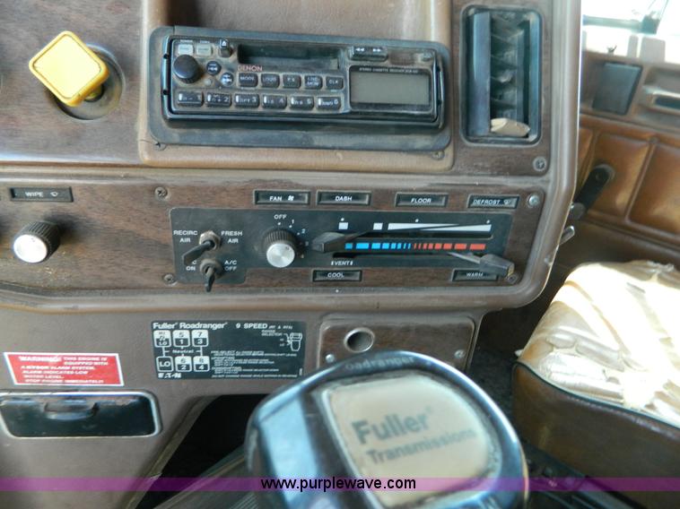 image for item B3608 1988 Freightliner FLC-64T semi truck