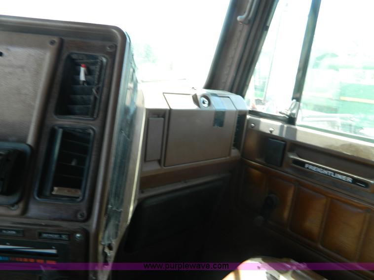 image for item B3608 1988 Freightliner FLC-64T semi truck