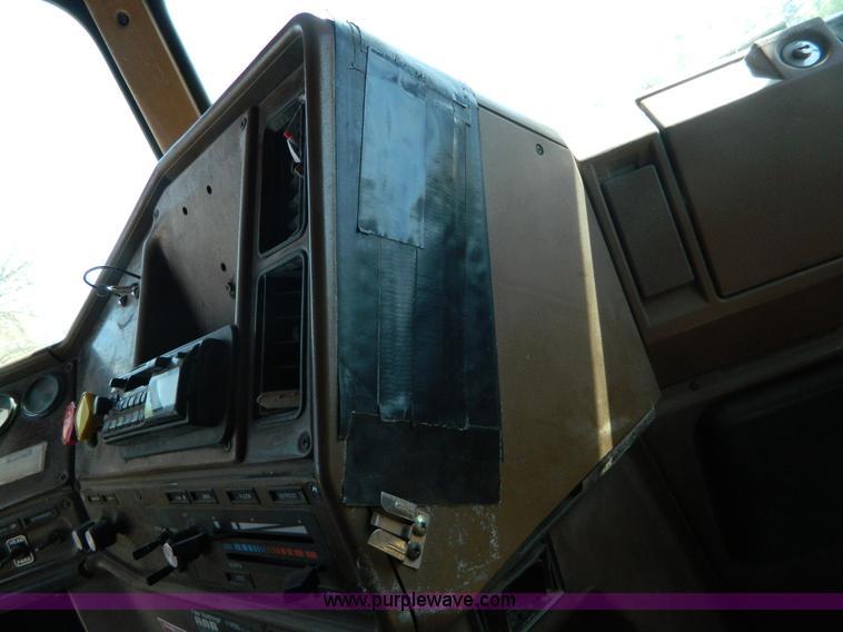 image for item B3608 1988 Freightliner FLC-64T semi truck