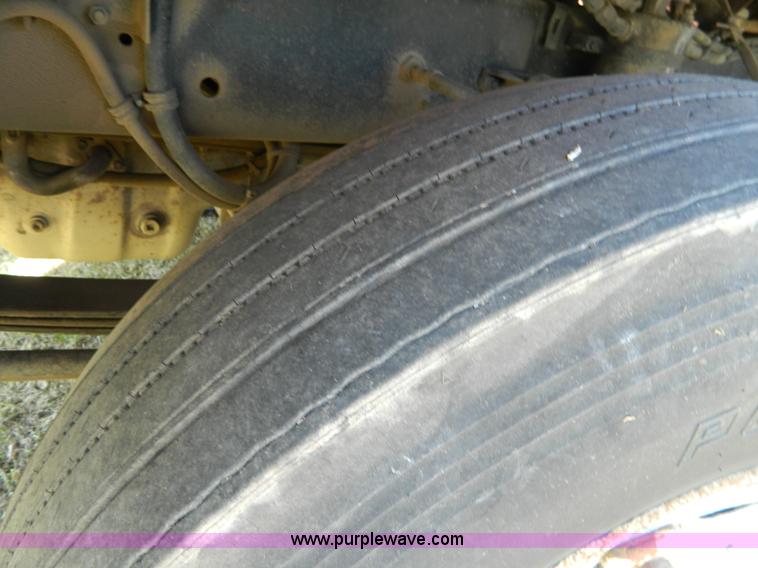 image for item B3608 1988 Freightliner FLC-64T semi truck