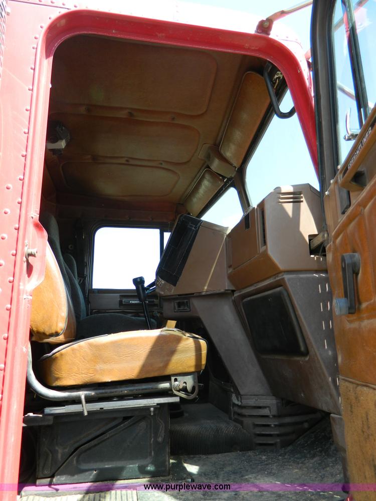 image for item B3608 1988 Freightliner FLC-64T semi truck