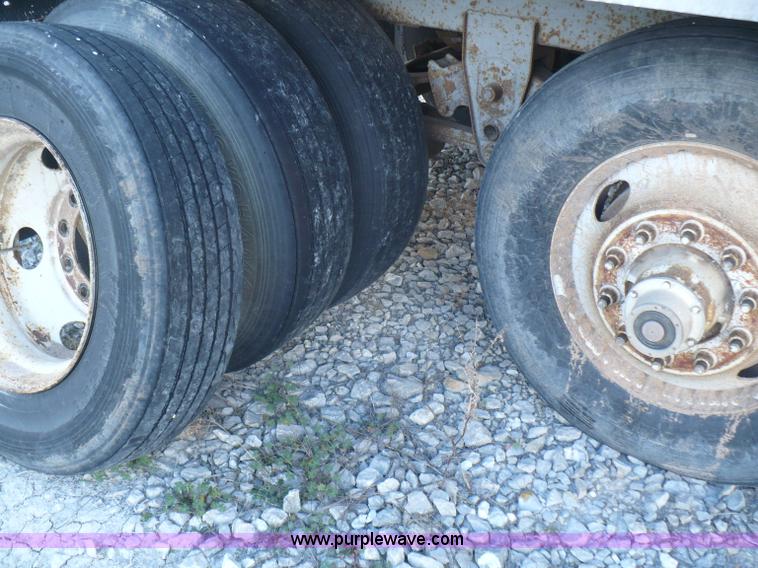 image for item B6312 1996 Trailmobile 53' dry van with Maxon lift