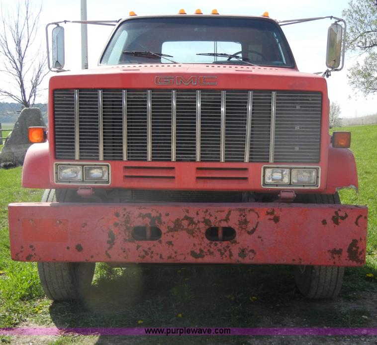 image for item C4381 1988 GMC TopKick 7000 semi truck