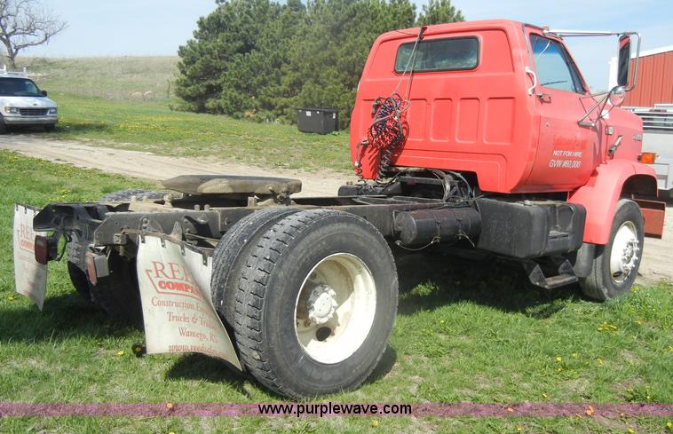 image for item C4381 1988 GMC TopKick 7000 semi truck