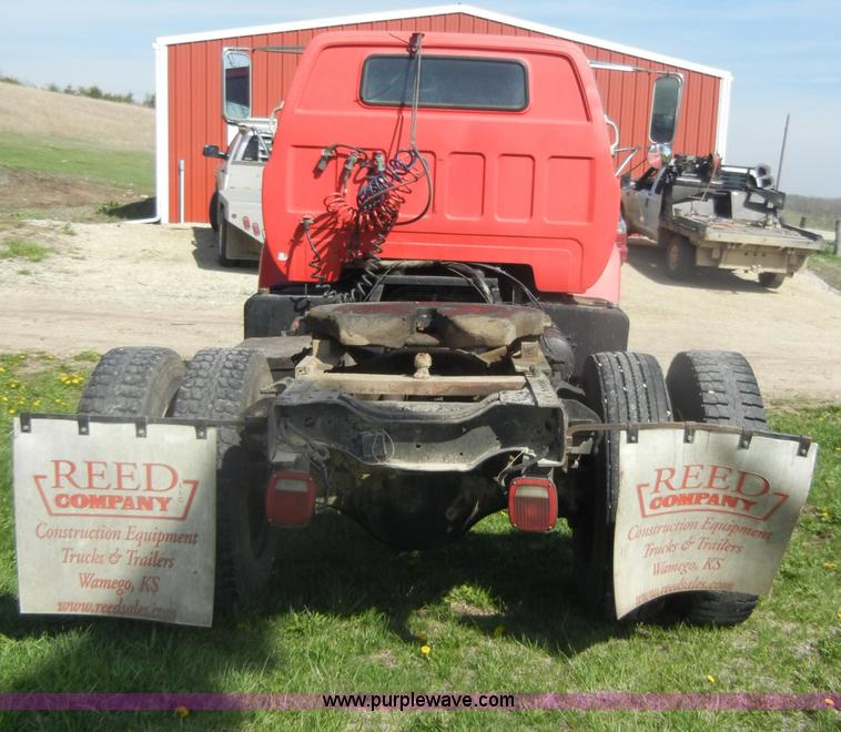 image for item C4381 1988 GMC TopKick 7000 semi truck