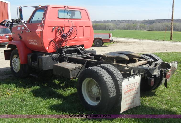 image for item C4381 1988 GMC TopKick 7000 semi truck