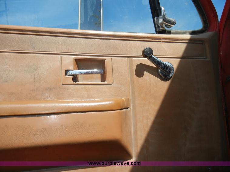 image for item C4381 1988 GMC TopKick 7000 semi truck