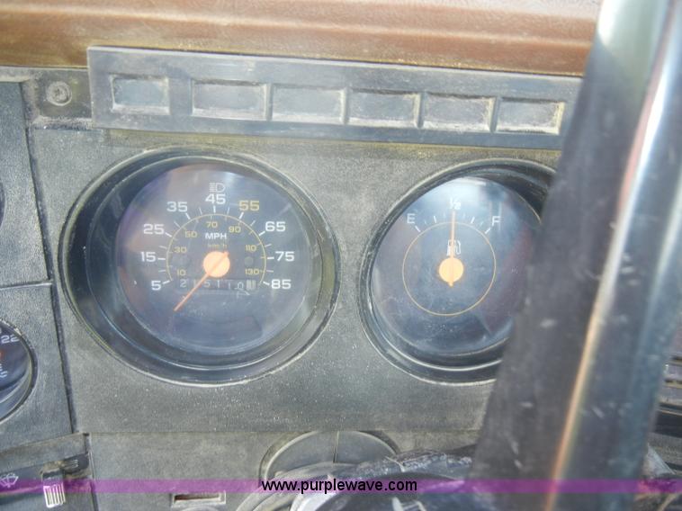 image for item C4381 1988 GMC TopKick 7000 semi truck
