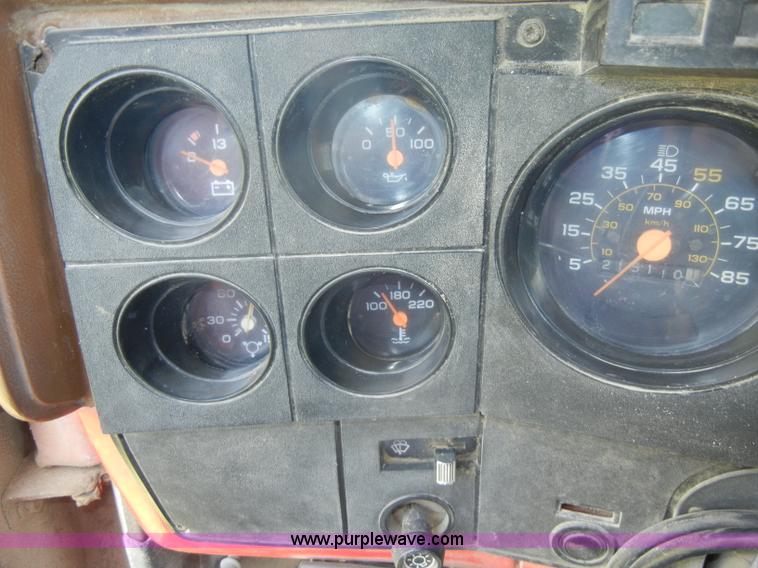 image for item C4381 1988 GMC TopKick 7000 semi truck