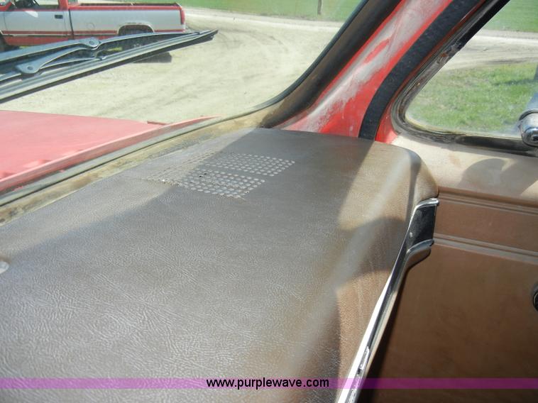 image for item C4381 1988 GMC TopKick 7000 semi truck