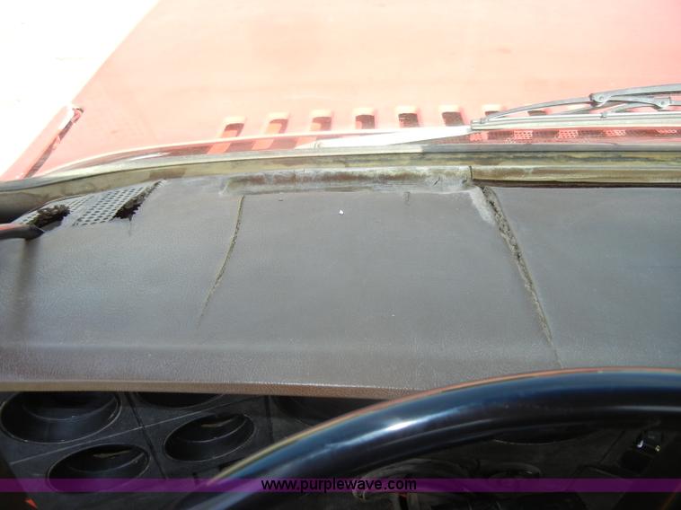 image for item C4381 1988 GMC TopKick 7000 semi truck