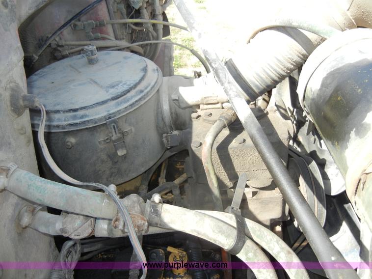 image for item C4381 1988 GMC TopKick 7000 semi truck