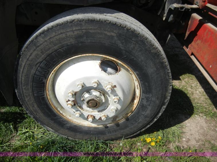 image for item C4381 1988 GMC TopKick 7000 semi truck