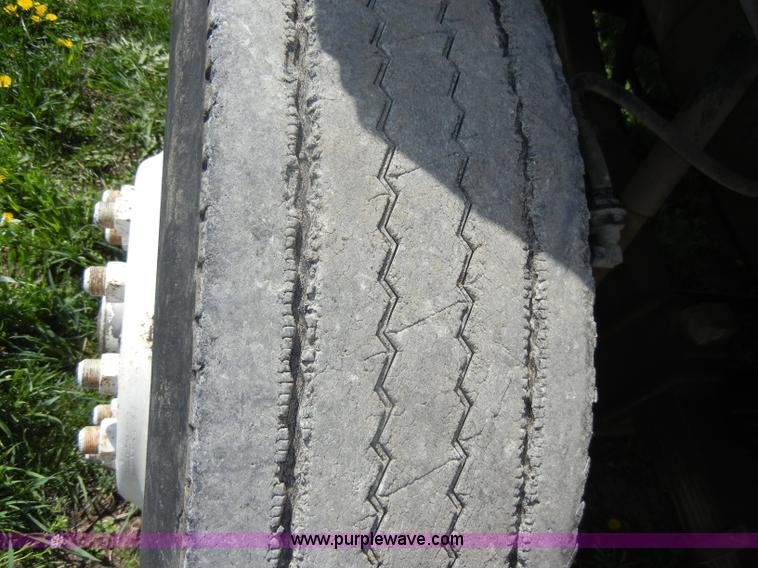 image for item C4381 1988 GMC TopKick 7000 semi truck