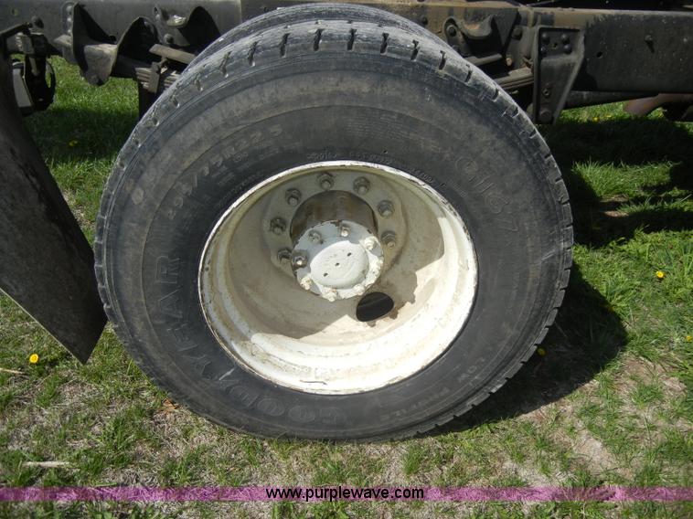 image for item C4381 1988 GMC TopKick 7000 semi truck