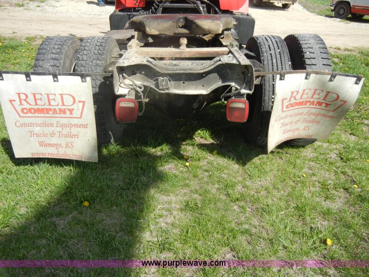 image for item C4381 1988 GMC TopKick 7000 semi truck