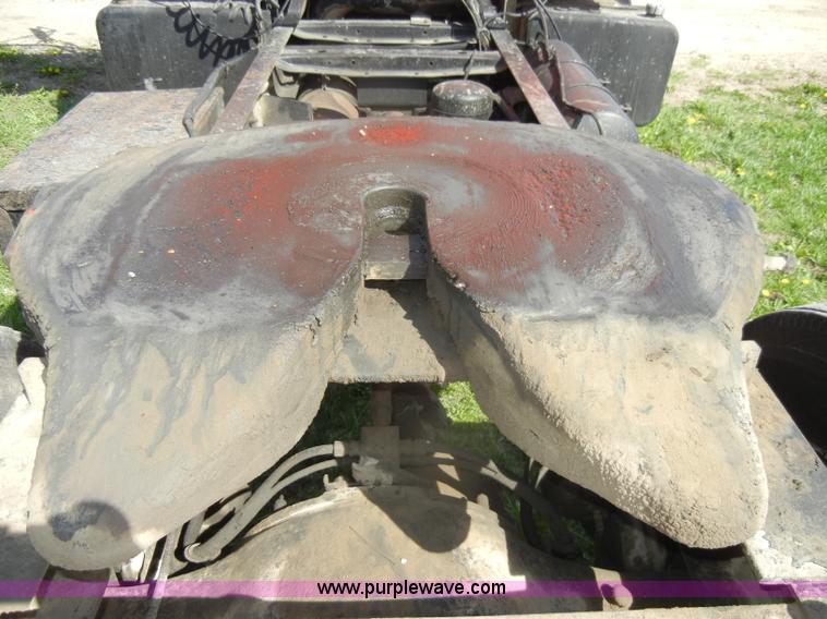 image for item C4381 1988 GMC TopKick 7000 semi truck