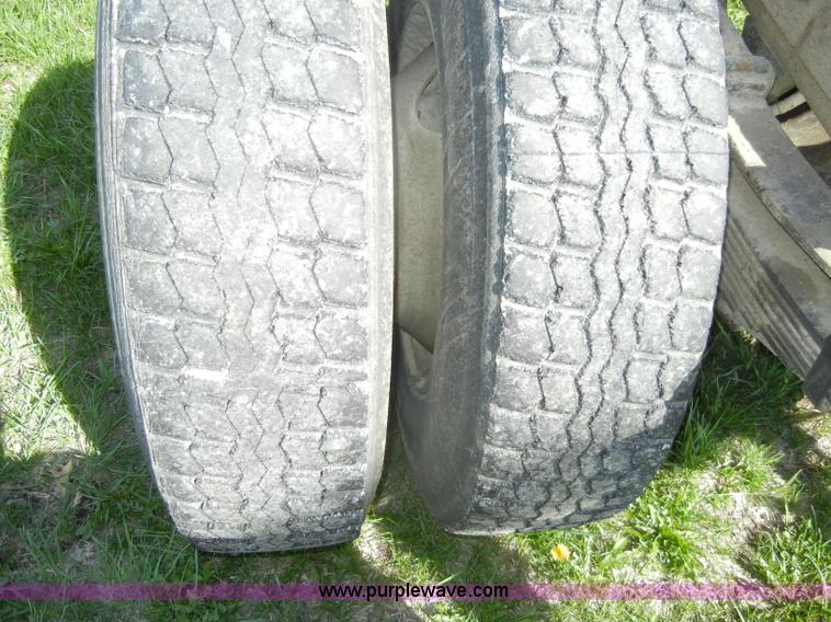 image for item C4381 1988 GMC TopKick 7000 semi truck