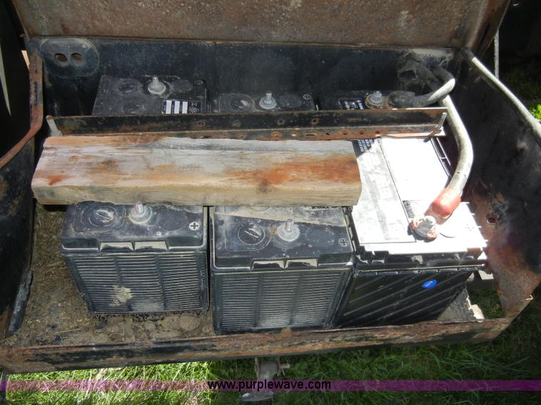 image for item C4381 1988 GMC TopKick 7000 semi truck