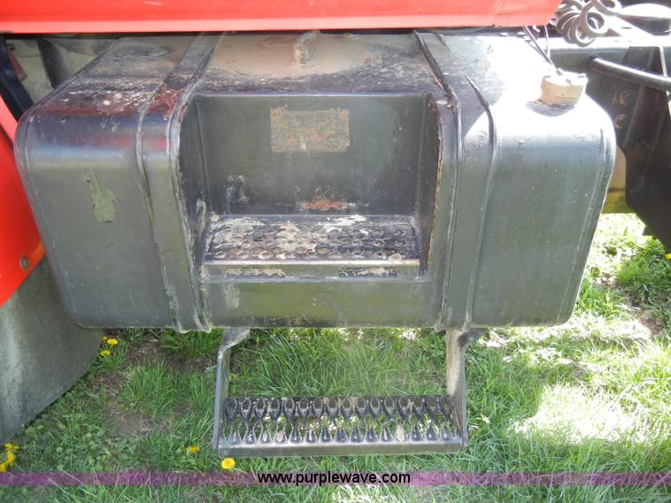 image for item C4381 1988 GMC TopKick 7000 semi truck