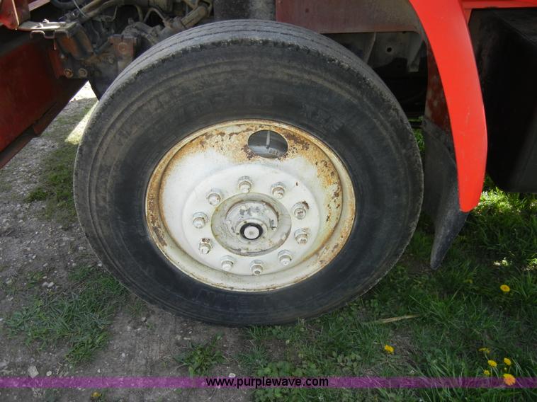 image for item C4381 1988 GMC TopKick 7000 semi truck