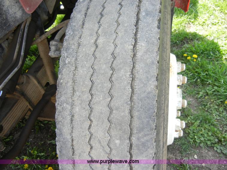 image for item C4381 1988 GMC TopKick 7000 semi truck