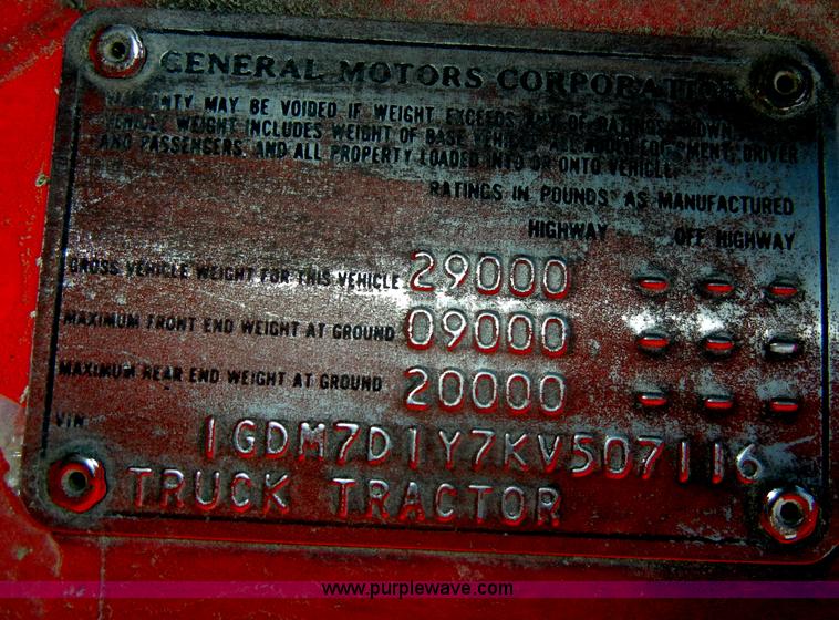 image for item C4381 1988 GMC TopKick 7000 semi truck